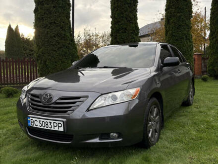 Сірий Тойота Камрі, об'ємом двигуна 2.4 л та пробігом 300 тис. км за 7700 $, фото 1 на Automoto.ua