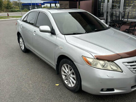 Сірий Тойота Камрі, об'ємом двигуна 2.4 л та пробігом 300 тис. км за 7000 $, фото 1 на Automoto.ua