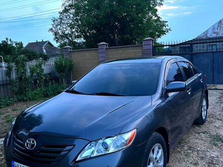 Серый Тойота Камри, объемом двигателя 2.4 л и пробегом 200 тыс. км за 7000 $, фото 1 на Automoto.ua