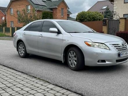 Серый Тойота Камри, объемом двигателя 3.5 л и пробегом 274 тыс. км за 10200 $, фото 1 на Automoto.ua