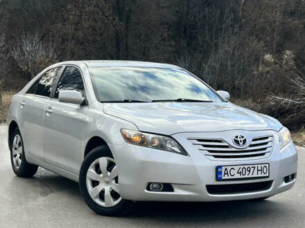 Сірий Тойота Камрі, об'ємом двигуна 2.4 л та пробігом 191 тис. км за 8300 $, фото 1 на Automoto.ua