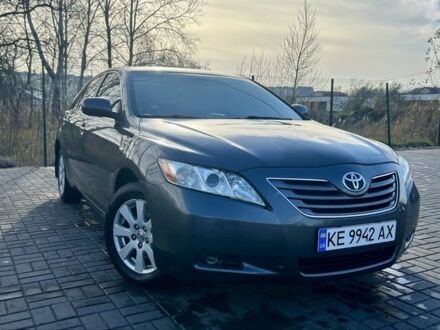 Сірий Тойота Камрі, об'ємом двигуна 3.5 л та пробігом 370 тис. км за 9999 $, фото 1 на Automoto.ua