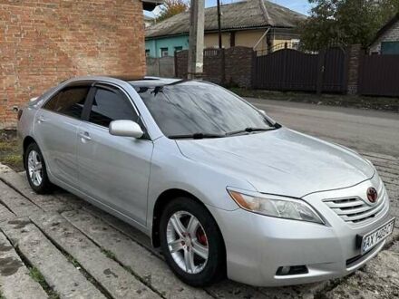 Серый Тойота Камри, объемом двигателя 2.4 л и пробегом 194 тыс. км за 10000 $, фото 1 на Automoto.ua