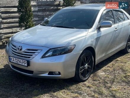 Серый Тойота Камри, объемом двигателя 2.4 л и пробегом 311 тыс. км за 7800 $, фото 1 на Automoto.ua