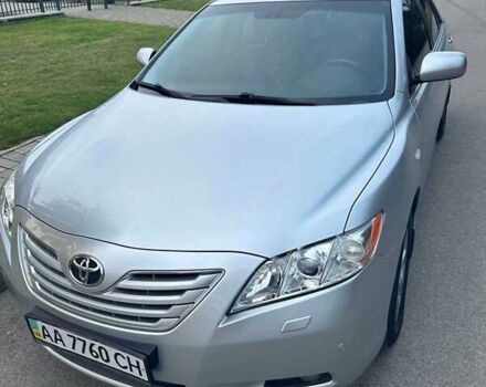Серый Тойота Камри, объемом двигателя 2.4 л и пробегом 165 тыс. км за 9999 $, фото 1 на Automoto.ua