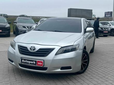 Серый Тойота Камри, объемом двигателя 2.4 л и пробегом 320 тыс. км за 5990 $, фото 1 на Automoto.ua