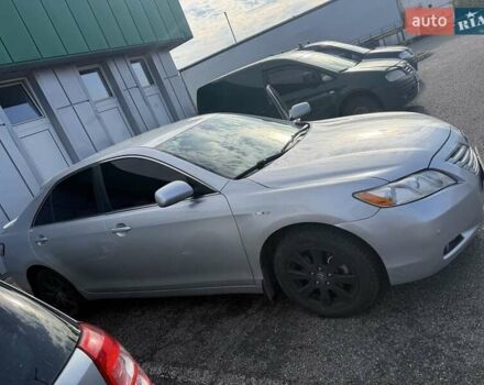 Серый Тойота Камри, объемом двигателя 2.4 л и пробегом 248 тыс. км за 7250 $, фото 1 на Automoto.ua