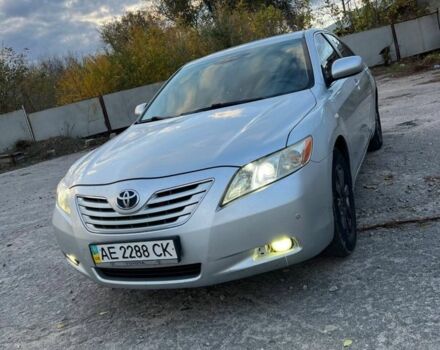 Серый Тойота Камри, объемом двигателя 2.4 л и пробегом 330 тыс. км за 5999 $, фото 1 на Automoto.ua