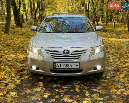 Сірий Тойота Камрі, об'ємом двигуна 2.4 л та пробігом 238 тис. км за 8999 $, фото 1 на Automoto.ua