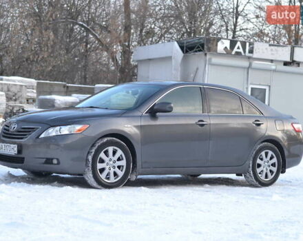 Серый Тойота Камри, объемом двигателя 2.36 л и пробегом 290 тыс. км за 8600 $, фото 1 на Automoto.ua