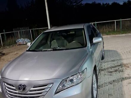 Сірий Тойота Камрі, об'ємом двигуна 2.4 л та пробігом 352 тис. км за 8100 $, фото 1 на Automoto.ua