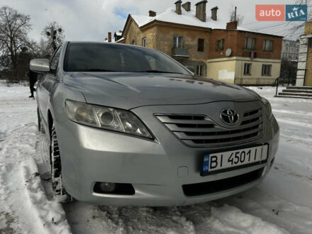 Сірий Тойота Камрі, об'ємом двигуна 2.4 л та пробігом 215 тис. км за 8200 $, фото 1 на Automoto.ua