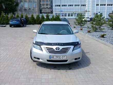 Серый Тойота Камри, объемом двигателя 2.4 л и пробегом 300 тыс. км за 8300 $, фото 1 на Automoto.ua