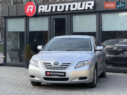 Серый Тойота Камри, объемом двигателя 2.4 л и пробегом 350 тыс. км за 7900 $, фото 1 на Automoto.ua