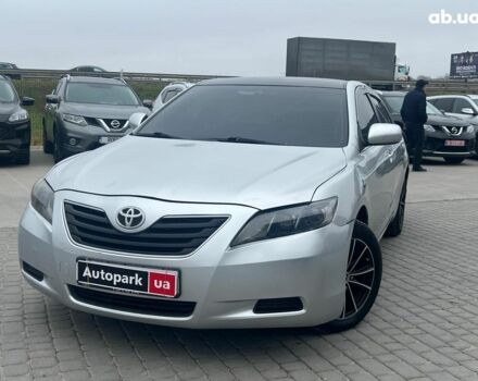 Серый Тойота Камри, объемом двигателя 2.4 л и пробегом 320 тыс. км за 5990 $, фото 1 на Automoto.ua