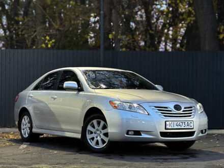 Тойота Камрі 2008 у Броварах на Automoto.ua Сірий Тойота Камрі, об'ємом двигуна 3.5 л та пробігом 230 тис. км за 9400 $, фото 1 на Automoto.ua