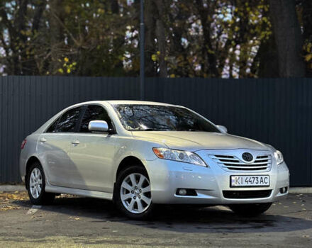 Серый Тойота Камри, объемом двигателя 3.5 л и пробегом 230 тыс. км за 9400 $, фото 1 на Automoto.ua