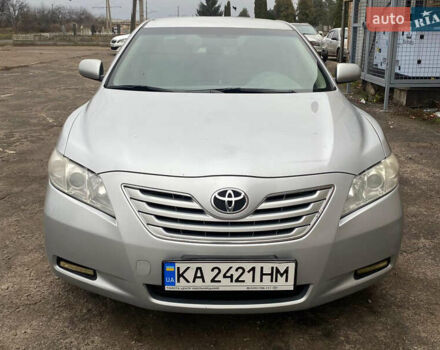 Серый Тойота Камри, объемом двигателя 2.4 л и пробегом 231 тыс. км за 7750 $, фото 1 на Automoto.ua