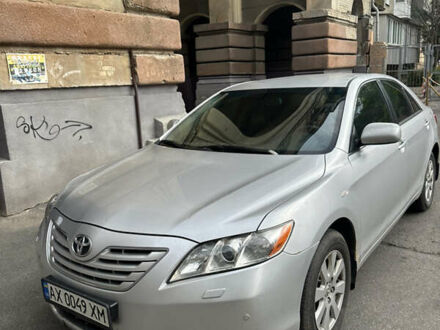 Серый Тойота Камри, объемом двигателя 2.4 л и пробегом 297 тыс. км за 8500 $, фото 1 на Automoto.ua