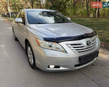 Сірий Тойота Камрі, об'ємом двигуна 2.4 л та пробігом 258 тис. км за 8200 $, фото 1 на Automoto.ua
