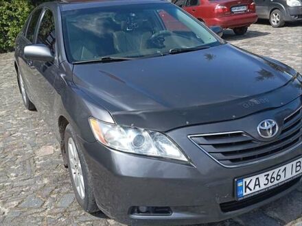 Серый Тойота Камри, объемом двигателя 2.36 л и пробегом 394 тыс. км за 8000 $, фото 1 на Automoto.ua