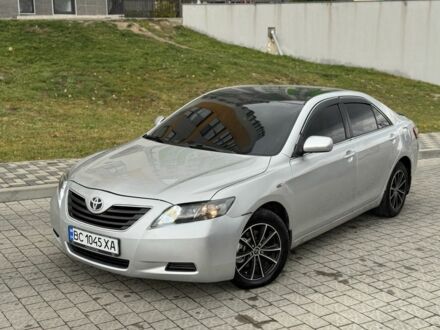 Серый Тойота Камри, объемом двигателя 2.4 л и пробегом 320 тыс. км за 5350 $, фото 1 на Automoto.ua