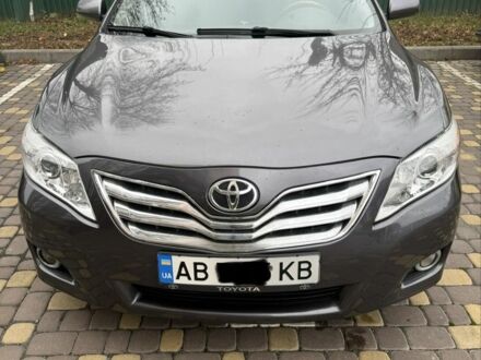 Серый Тойота Камри, объемом двигателя 2.4 л и пробегом 326 тыс. км за 7500 $, фото 1 на Automoto.ua