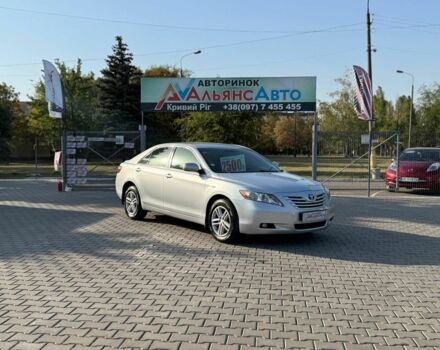 Сірий Тойота Камрі, об'ємом двигуна 2.4 л та пробігом 233 тис. км за 8400 $, фото 1 на Automoto.ua