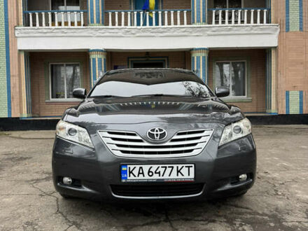 Серый Тойота Камри, объемом двигателя 3.5 л и пробегом 260 тыс. км за 8500 $, фото 1 на Automoto.ua