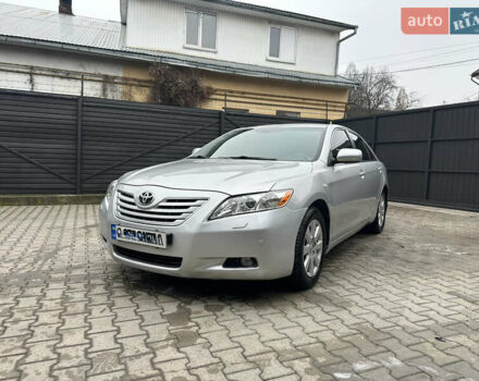 Серый Тойота Камри, объемом двигателя 2.4 л и пробегом 240 тыс. км за 7700 $, фото 1 на Automoto.ua