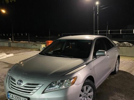 Серый Тойота Камри, объемом двигателя 2.4 л и пробегом 336 тыс. км за 7500 $, фото 1 на Automoto.ua