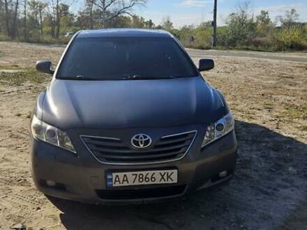 Серый Тойота Камри, объемом двигателя 2.4 л и пробегом 358 тыс. км за 10000 $, фото 1 на Automoto.ua