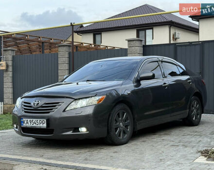 Серый Тойота Камри, объемом двигателя 3.46 л и пробегом 340 тыс. км за 9500 $, фото 1 на Automoto.ua