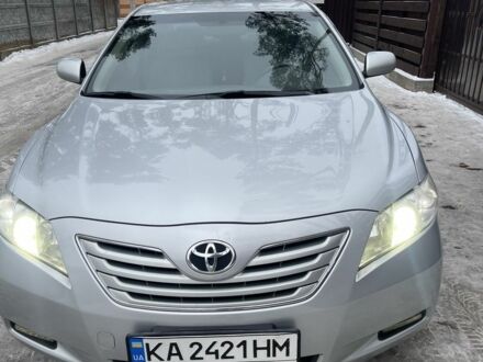 Серый Тойота Камри, объемом двигателя 2.4 л и пробегом 225 тыс. км за 7500 $, фото 1 на Automoto.ua