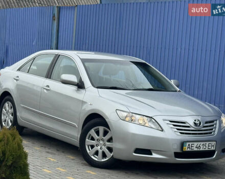 Сірий Тойота Камрі, об'ємом двигуна 2.4 л та пробігом 67 тис. км за 12900 $, фото 1 на Automoto.ua
