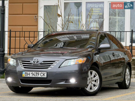 Серый Тойота Камри, объемом двигателя 2.4 л и пробегом 220 тыс. км за 9100 $, фото 1 на Automoto.ua