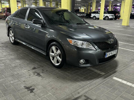 Сірий Тойота Камрі, об'ємом двигуна 2.5 л та пробігом 213 тис. км за 10000 $, фото 1 на Automoto.ua