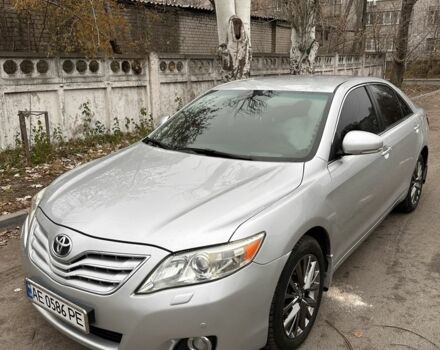 Серый Тойота Камри, объемом двигателя 2.4 л и пробегом 168 тыс. км за 9000 $, фото 1 на Automoto.ua