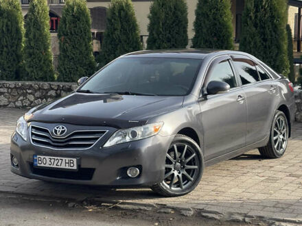 Серый Тойота Камри, объемом двигателя 3.46 л и пробегом 297 тыс. км за 11500 $, фото 1 на Automoto.ua