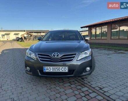 Серый Тойота Камри, объемом двигателя 2.36 л и пробегом 258 тыс. км за 9500 $, фото 1 на Automoto.ua