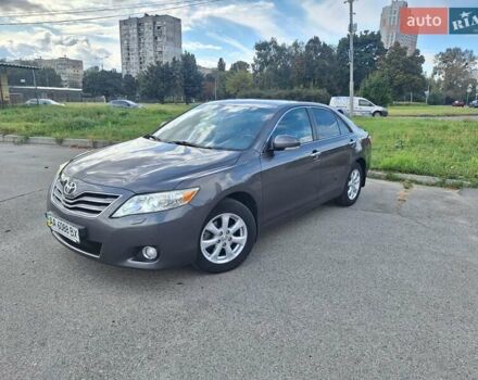 Серый Тойота Камри, объемом двигателя 2.36 л и пробегом 203 тыс. км за 9500 $, фото 1 на Automoto.ua