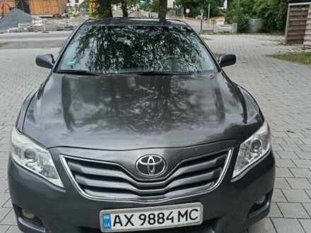 Тойота Камрі 2010 у Ужгороді на Automoto.ua Сірий Тойота Камрі, об'ємом двигуна 2.5 л та пробігом 233 тис. км за 6138 $, фото 1 на Automoto.ua