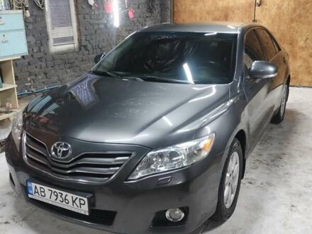 Серый Тойота Камри, объемом двигателя 2.36 л и пробегом 170 тыс. км за 9048 $, фото 1 на Automoto.ua