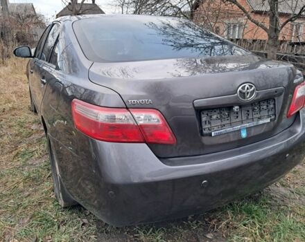 Сірий Тойота Камрі, об'ємом двигуна 2.4 л та пробігом 200 тис. км за 4699 $, фото 1 на Automoto.ua