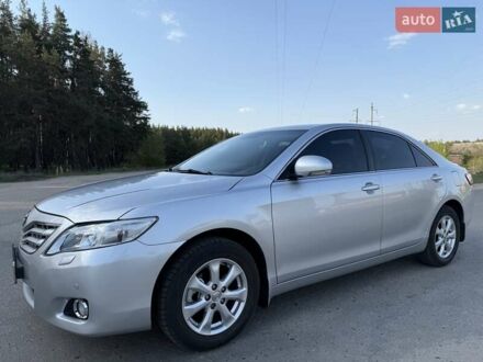 Тойота Камри 2010 в Ахтырке на Automoto.ua Серый Тойота Камри, объемом двигателя 2.4 л и пробегом 163 тыс. км за 9500 $, фото 1 на Automoto.ua