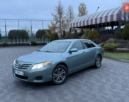 Сірий Тойота Камрі, об'ємом двигуна 2.49 л та пробігом 240 тис. км за 8500 $, фото 1 на Automoto.ua
