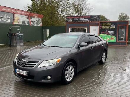 Тойота Камри 2010 в Полонном на Automoto.ua Серый Тойота Камри, объемом двигателя 2.4 л и пробегом 140 тыс. км за 11400 $, фото 1 на Automoto.ua