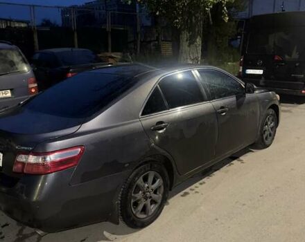 Серый Тойота Камри, объемом двигателя 2.39 л и пробегом 265 тыс. км за 10000 $, фото 1 на Automoto.ua