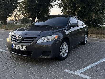 Тойота Камрі 2010 у Вінниці на Automoto.ua Сірий Тойота Камрі, об'ємом двигуна 2.49 л та пробігом 230 тис. км за 8999 $, фото 1 на Automoto.ua