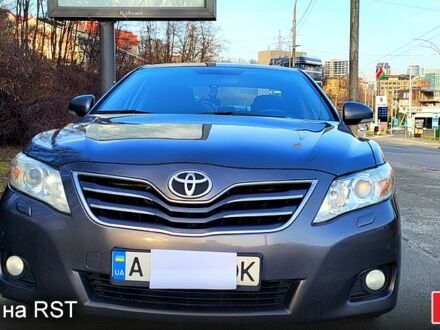 Тойота Камри 2010 в Киеве на Automoto.ua Серый Тойота Камри, объемом двигателя 2.4 л и пробегом 270 тыс. км за 8200 $, фото 1 на Automoto.ua